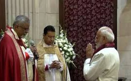 ക്രിസ്തുമസിന്റെ സന്ദേശം  സമൂഹത്തിൽ ഐക്യവും നന്മയും പ്രചോദിപ്പിക്കട്ടെ; ഡൽഹിയിൽ പ്രാർത്ഥനാ ശുശ്രൂഷകളിൽ പങ്കുചേർന്ന്  പ്രധാനമന്ത്രി