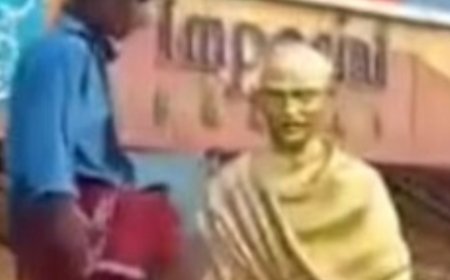 മദ്യപിച്ച് ലക്കുകെട്ട് ഗാന്ധി   പ്രതിമയുടെ ചെകിട്ടത്തടിച്ച യുവാവ് പിടിയിൽ