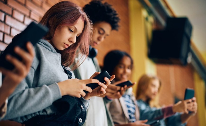 Australian teens navigate new world without social media as ban takes effect