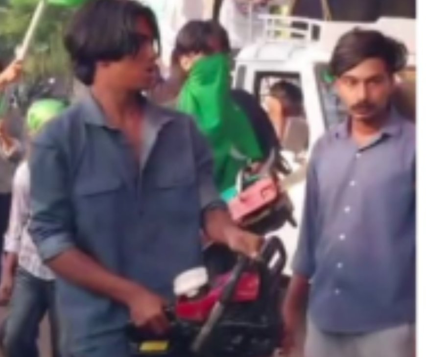 മലപ്പുറത്ത് കലാശക്കൊട്ടില്‍ മാരകായുധങ്ങളുമായി യുഡിഎഫ് പ്രവര്‍ത്തകര്‍