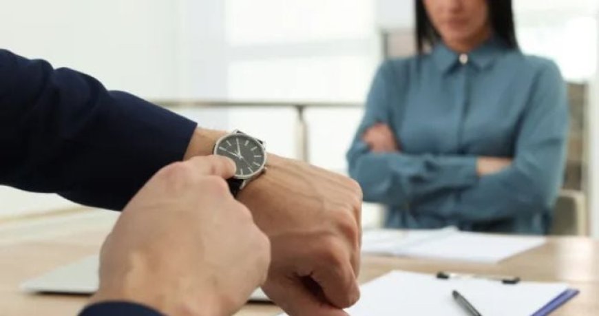 Woman fired after repeatedly arriving 40 minutes early at office, court backs employer