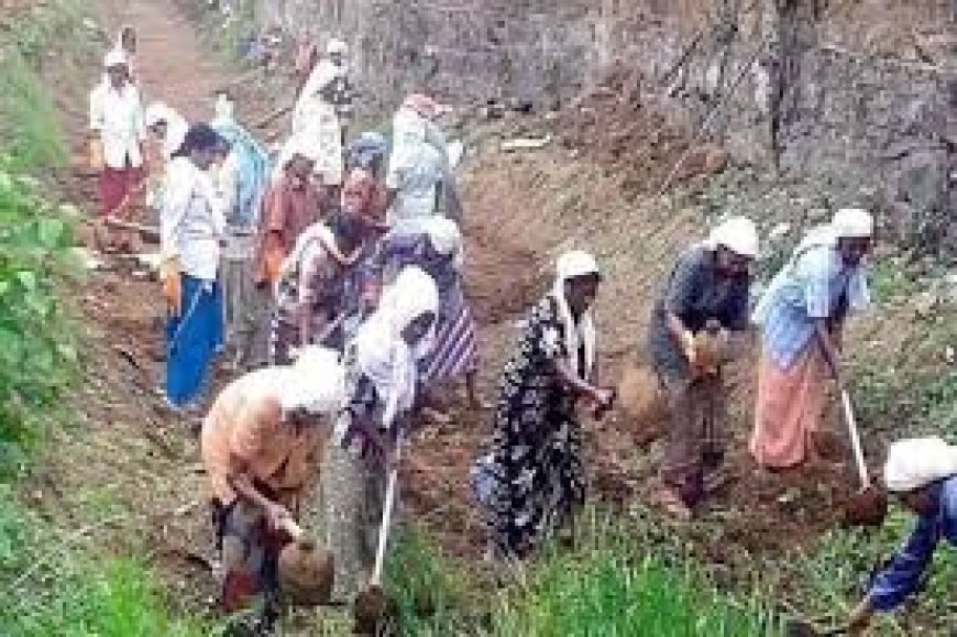 തൊഴിലുറപ്പ് പദ്ധതിയെ തകര്‍ക്കുന്നു; കേന്ദ്രസര്‍ക്കാറിനെതിരെ പ്രതിഷേധവുമായി മുഖ്യമന്ത്രി പിണറായി വിജയന്‍