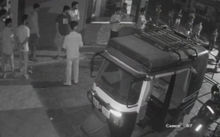 ഫ്രൈഡ് ചിക്കൻ വൈകി; തൃക്കരിപ്പൂരിൽ  ഹോട്ടൽ തല്ലിത്തകർത്ത് യുവാക്കൾ