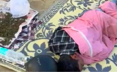 കഞ്ചാവ് ഉണക്കാനിട്ട്  ബീച്ചിൽ കിടന്നുറങ്ങി; യുവാവിനെ കൈയോടെ പിടികൂടി പോലീസ്