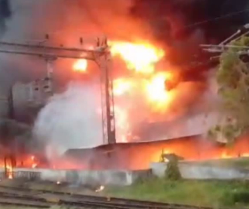 തൃശൂരില്‍ റെയില്‍വേ പാർക്കിങ്ങില്‍ തീ പടർന്ന് 600ലധികം ബൈക്കുകള്‍ കത്തിനശിച്ചു; അന്വേഷണം