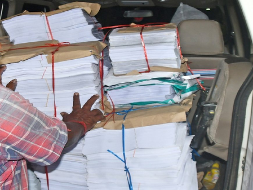 കേരളത്തിലെ എസ്ഐആർ കരട് പട്ടിക; ഒഴിവാക്കപ്പെട്ടവരുടെ വിവരങ്ങൾ പഞ്ചായത്ത് ഓഫീസുകളിൽ ലഭ്യമാക്കണമെന്ന് സുപ്രീം കോടതി