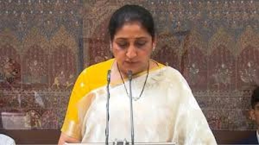 മഹാരാഷ്ട്രയുടെ ആദ്യ വനിതാ ഉപമുഖ്യമന്ത്രിയായി സുനേത്ര പവാർ സത്യപ്രതിജ്ഞ ചെയ്തു