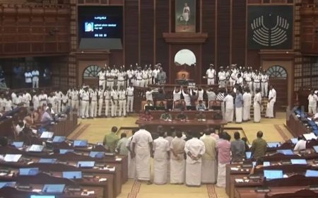 ശബരിമല സ്വര്‍ണക്കൊള്ള ഉന്നയിച്ച് നിയമസഭയില്‍ പ്രതിപക്ഷ പ്രതിഷേധം; സഭ താല്‍കാലികമായി നിര്‍ത്തിവച്ചു