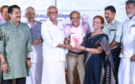 അബ്ദുൾ പുന്നയൂർക്കുളത്തിന്റെ പറക്കും പക്ഷിയെ പ്രണയിക്കുന്നവർ പ്രകാശനം ചെയ്തു