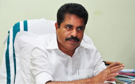 ശബരിമല സ്വർണക്കൊള്ളകേസ് : അടൂർ പ്രകാശിനെ ചോദ്യം ചെയ്ത് എസ്ഐടി