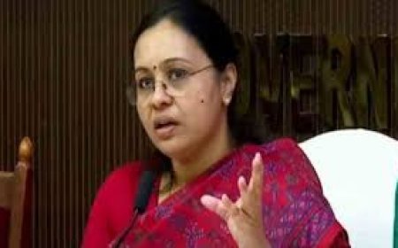 വീണ ജോര്‍ജിനെ ആക്രമിക്കുന്ന  വീഡിയോ ഹാജരാക്കിയാല്‍ ഒരു പവന്‍ സ്വര്‍ണം!  പാരിതോഷികം പ്രഖ്യാപിച്ച് യൂത്ത് കോണ്‍ഗ്രസ്