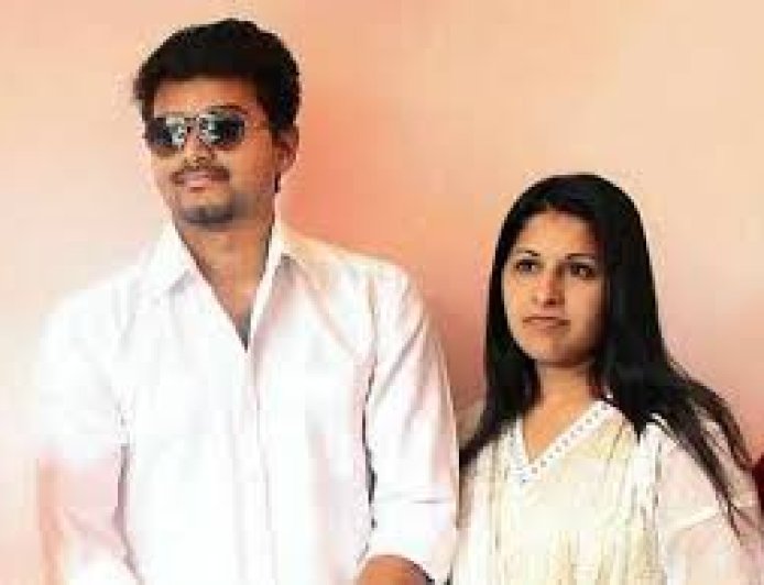 വിജയ്ക്ക് ഒരു നടിയുമായി ബന്ധം; വിവാഹമോചന ഹർജി നൽകി  ഭാര്യ സംഗീത