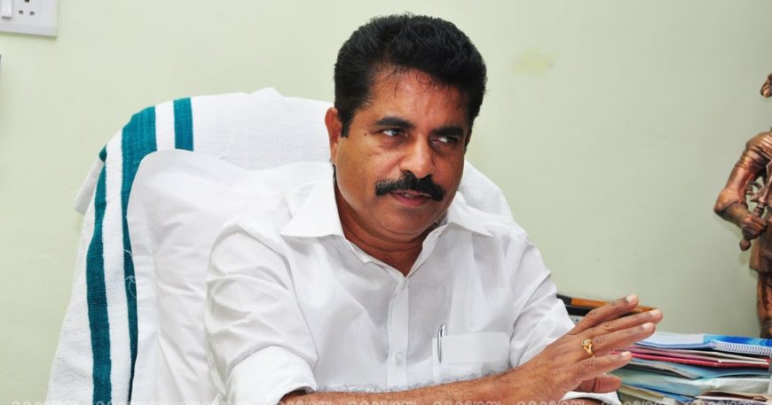 ശബരിമല സ്വർണക്കൊള്ളകേസ് : അടൂർ പ്രകാശിനെ ചോദ്യം ചെയ്ത് എസ്ഐടി