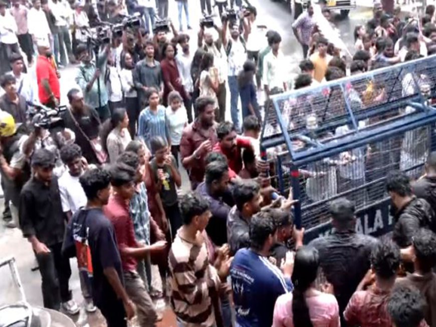 Clashes break out at SFI protest at Kerala University headquarters