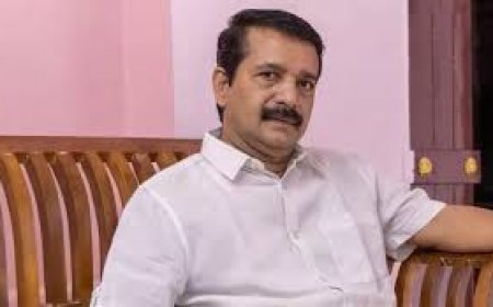 വി എസ് അച്യുതാനന്ദന്റെ മുന്‍ പിഎ എ സുരേഷ് കോണ്‍ഗ്രസില്‍