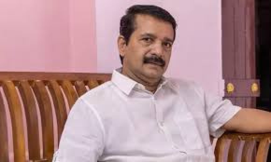 വി എസ് അച്യുതാനന്ദന്റെ മുന്‍ പിഎ എ സുരേഷ് കോണ്‍ഗ്രസില്‍