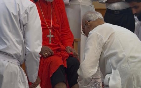 യേശുദേവന്റെ ത്യാഗ സ്മരണകൾ ഉണർത്തി കാൽ കഴുകൾ ശുശ്രൂഷ; നവ്യാനുഭവമായി ഹൂസ്റ്റൺ സെന്റ് പീറ്റേഴ്സ് മലങ്കര കത്തോലിക്കാ ദേവാലയത്തിൽ പെസഹ വ്യാഴാചരണം 