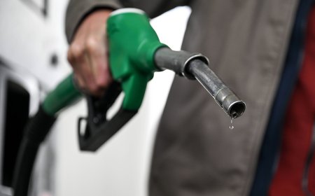 Oil prices plunge after Iran foreign minister says Strait of Hormuz is 'completely open,' Trump claims US blockade still in place