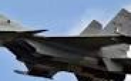 പൂനെ വിമാനത്താവളത്തിൽ സുഖോയ് വിമാനം അപകടത്തിൽപ്പെട്ടു