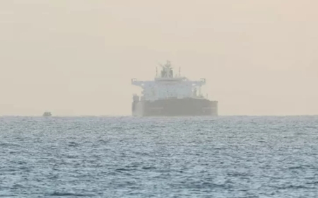 ഹോർമുസ് കടലിടുക്കിൽ  ഇന്ത്യൻ കപ്പലിന് നേരെ വെടിവെപ്പ്; വിദേശകാര്യ മന്ത്രാലയം പ്രതിഷേധമറിയിച്ചു