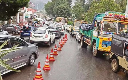 Tourist rush to Nilgiris triggers traffic congestion amid summer festival season