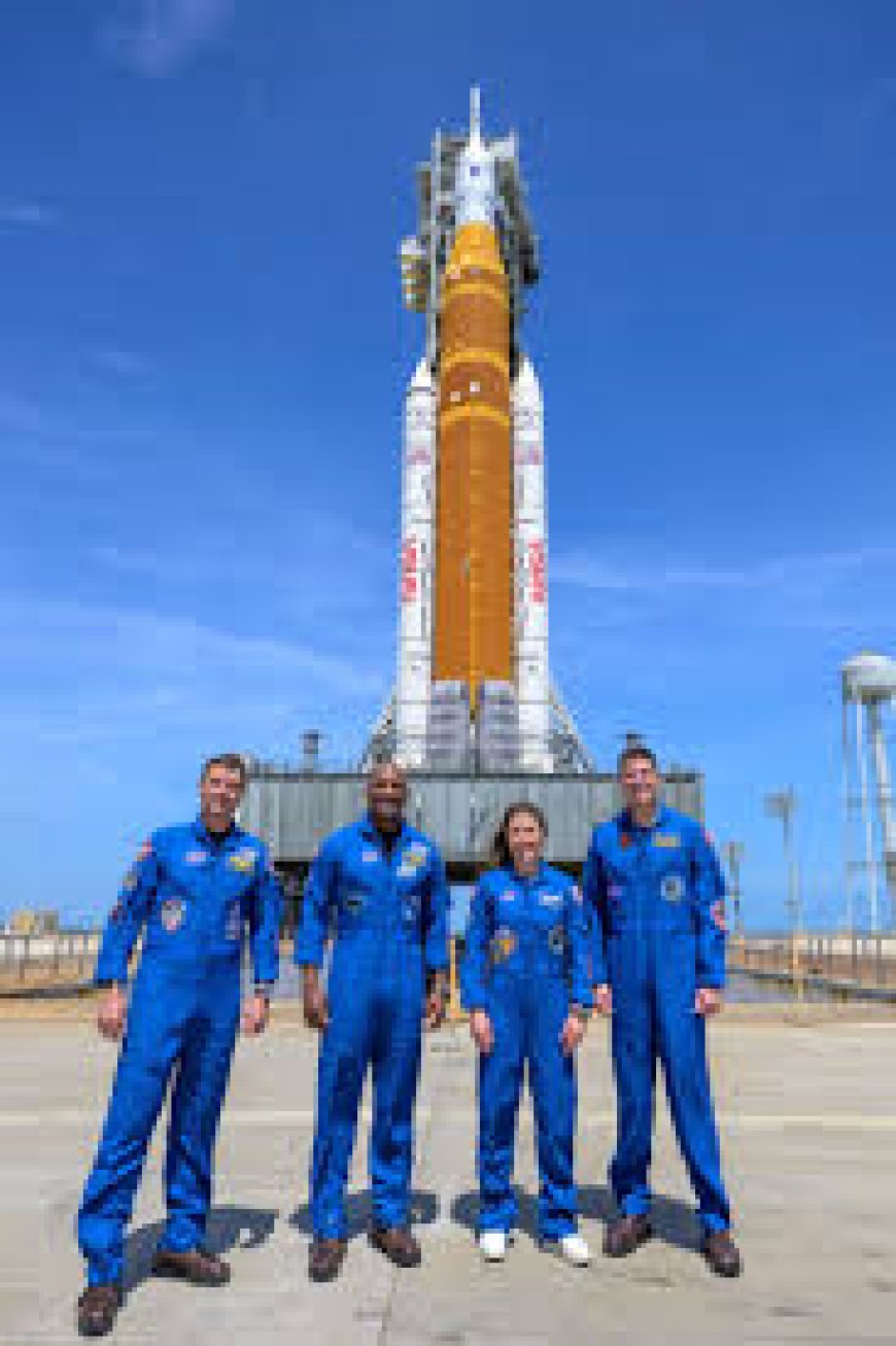 ആ‌ർട്ടെമിസ് 2 കുതിച്ചുയർന്നു:  54 വർഷങ്ങൾക്ക് ശേഷം മനുഷ്യൻ  വീണ്ടും ചന്ദ്രനിലേക്ക്