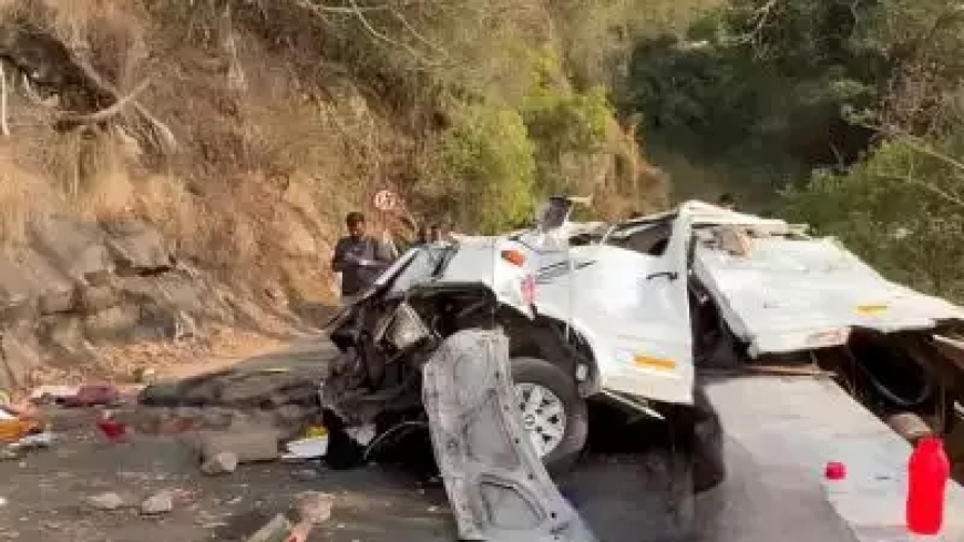 വാല്‍പാറയില്‍ ടെമ്പോ ട്രാവലര്‍ കൊക്കയിലേക്ക് മറിഞ്ഞ് 9 മലയാളികൾക്ക് ദാരുണാന്ത്യം