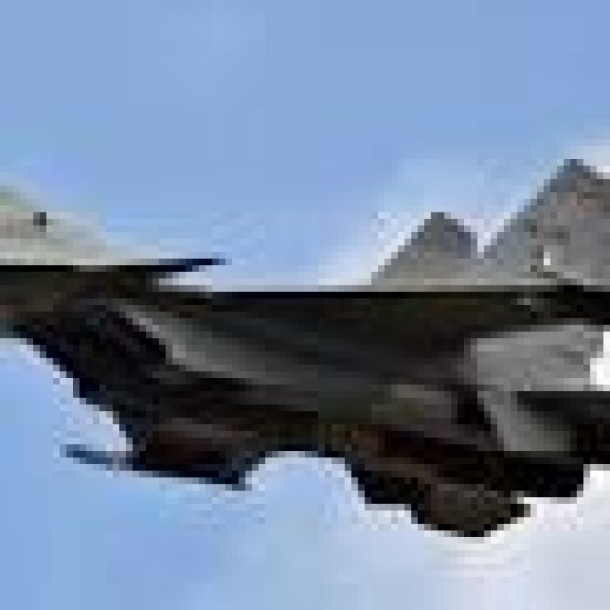 പൂനെ വിമാനത്താവളത്തിൽ സുഖോയ് വിമാനം അപകടത്തിൽപ്പെട്ടു