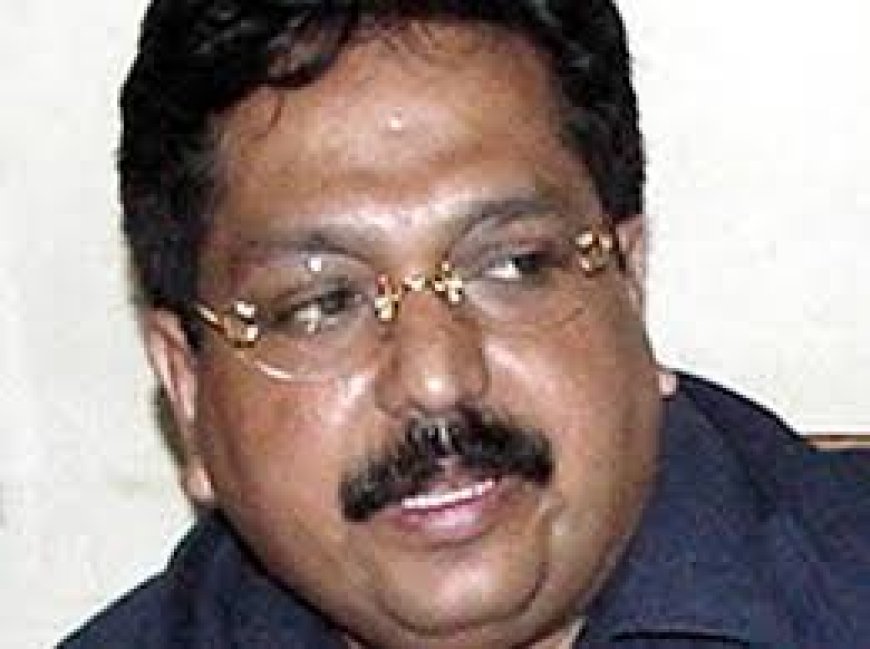 വിരമിച്ചിട്ടും കാറില്‍ ത്രീ സ്റ്റാര്‍ ബോര്‍ഡ്; ടോമിന്‍ തച്ചങ്കരിക്കെതിരെ അന്വേഷണത്തിന് നിര്‍ദേശം