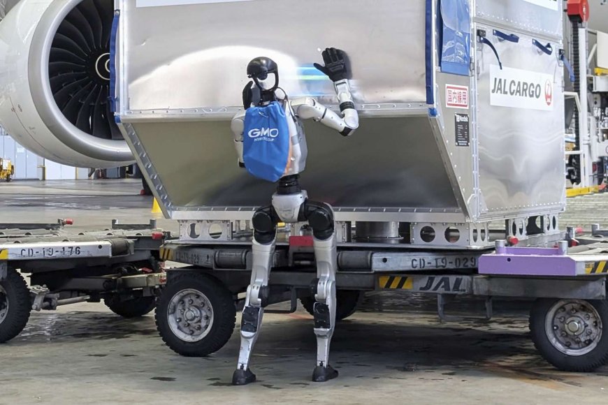 Humanoid robots to handle baggage in trial at Tokyo's Haneda Airport