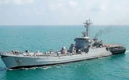 India’s first underwater warship museum takes shape as INS Guldar successfully submerged off Sindhudurg coast
