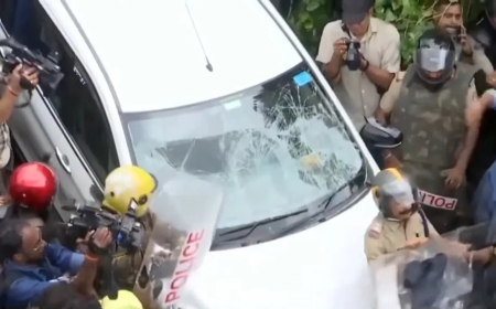 പിണറായിയുടെ വീട്ടിൽ റെയ്ഡിനെത്തിയ ഇ ഡി ഉദ്യോഗസ്ഥരെ ആക്രമിച്ചകേസിൽ നാലുപേർ അറസ്റ്റില്‍