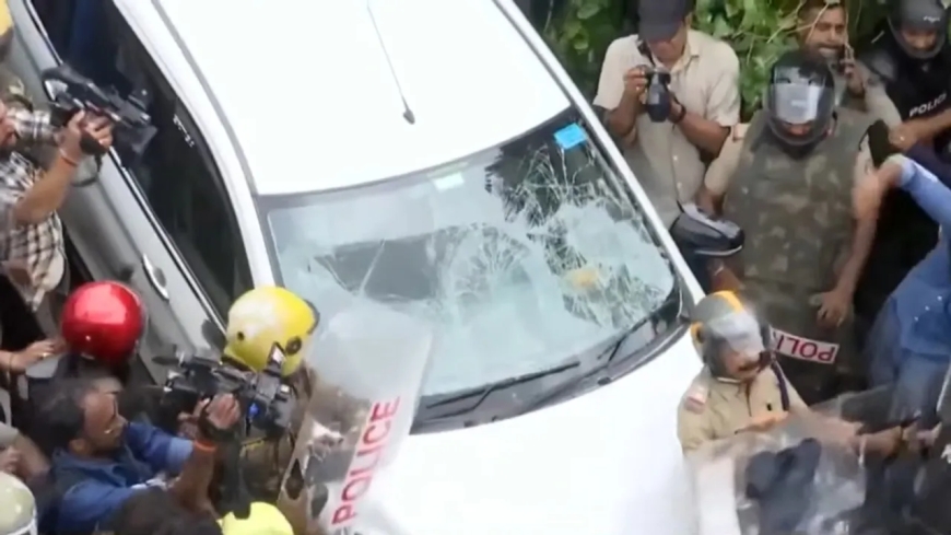 പിണറായിയുടെ വീട്ടിൽ റെയ്ഡിനെത്തിയ ഇ ഡി ഉദ്യോഗസ്ഥരെ ആക്രമിച്ചകേസിൽ നാലുപേർ അറസ്റ്റില്‍