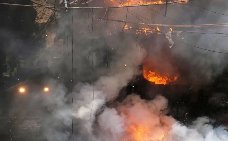 Fire sweeps through a New Delhi building, killing at least 21 people