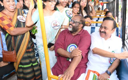 കെഎസ്ആർടിസി ഓർഡിനറി ബസുകളിൽ സൗജന്യ യാത്രയ്ക്ക് തുടക്കമായി: സർക്കാർ നൽകുന്ന ആദരവെന്ന് മുഖ്യമന്ത്രി; അഭിമാന നിമിഷമെന്ന് സ്ത്രീകൾ