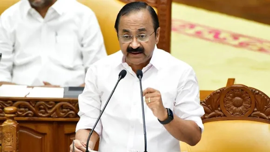 മലയാള സിനിമയ്ക്ക് ബജറ്റിൽ  വ്യവസായ പദവി പ്രഖ്യാപിച്ച് മുഖ്യമന്ത്രി