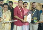 വൈലോപ്പിള്ളി ശ്രീധരമേനോൻ സ്മൃതി സാഹിത്യ ശ്രേഷ്ഠ പുരസ്കാരം  രഞ്ജി ഏറാമല ഏറ്റുവാങ്ങി