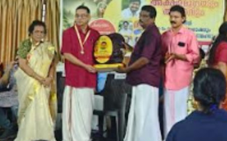 വൈലോപ്പിള്ളി സ്മൃതി സാഹിത്യ ശ്രേഷ്ഠ യുവപ്രതിഭ പുരസ്കാരം പ്രശാന്ത് പഴയിടത്തിന് സമ്മാനിച്ചു
