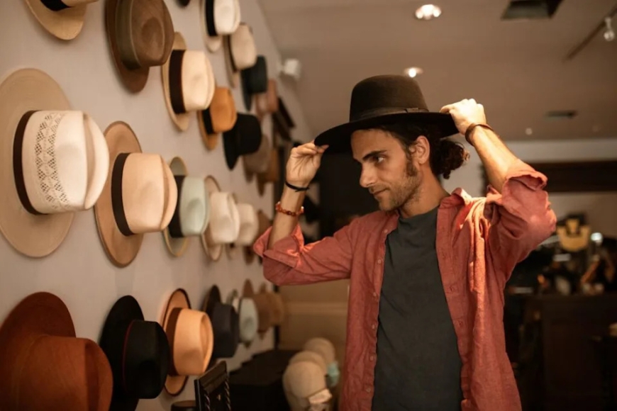 The strange reason men used to wear hats everywhere