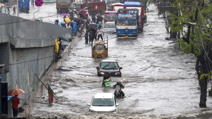 Maharashtra orders early office closure, work-from-home amid red alert
