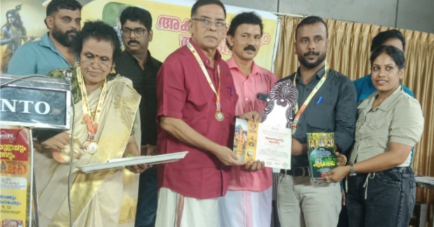 വൈലോപ്പിള്ളി ശ്രീധരമേനോൻ സ്മൃതി സാഹിത്യ ശ്രേഷ്ഠ പുരസ്കാരം  രഞ്ജി ഏറാമല ഏറ്റുവാങ്ങി