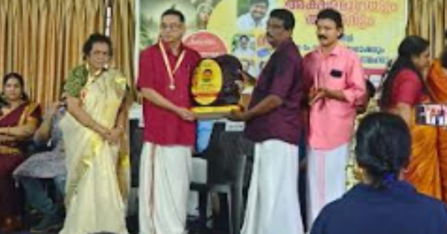 വൈലോപ്പിള്ളി സ്മൃതി സാഹിത്യ ശ്രേഷ്ഠ യുവപ്രതിഭ പുരസ്കാരം പ്രശാന്ത് പഴയിടത്തിന് സമ്മാനിച്ചു