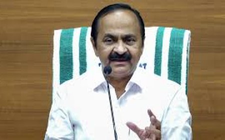 കാലവർഷക്കെടുതിയിൽ അടിയന്തരസഹായം പ്രഖ്യാപിച്ച് മുഖ്യമന്ത്രി; വീടും സ്ഥലവും നഷ്ടമായവർക്ക് 12 ലക്ഷം രൂപ, മരിച്ചവരുടെ കുടുംബാംഗങ്ങൾക്ക് 8 ലക്ഷം