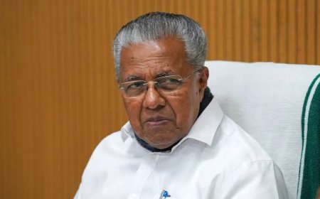 'എഐസിസി ആസ്ഥാനത്ത് വന്ദേമാതരം പൂർണമായി ആലപിച്ചത് മതനിരപേക്ഷ സമൂഹത്തോടുള്ള വഞ്ചന'; ഫെയ്സ്ബുക്ക് പോസ്റ്റുമായി പിണറായി വിജയൻ