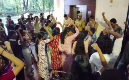 കാലടി സർവകലാശാലാ പ്രതിഷേധം: വിസിയുടെ പരാതിയിൽ എസ്എഫ്ഐ പ്രവർത്തകർ കസ്റ്റഡിയിൽ