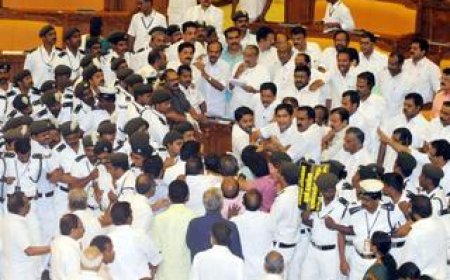 HC quashes 2015 case against four UDF MLAs on Left MLAs' complaint