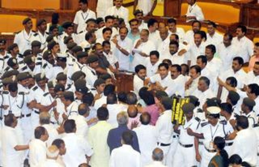 HC quashes 2015 case against four UDF MLAs on Left MLAs' complaint