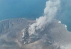 Volcano eruption leaves 150,000 passengers stranded in Indonesia