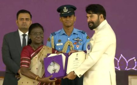 Mammootty gets standing ovation as he receives Best Actor National Award for 4th time