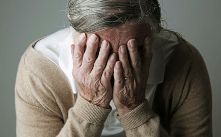 The surprising symptom that experts say is an early sign of dementia